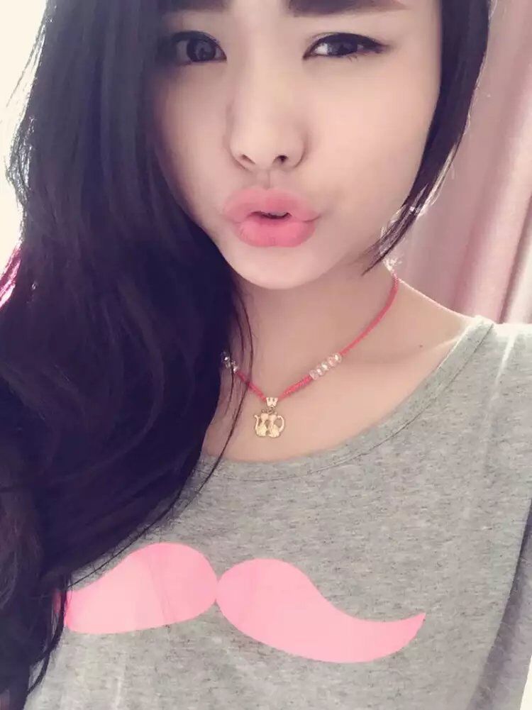 皮肤白净苗条女孩子求抱走 第1张