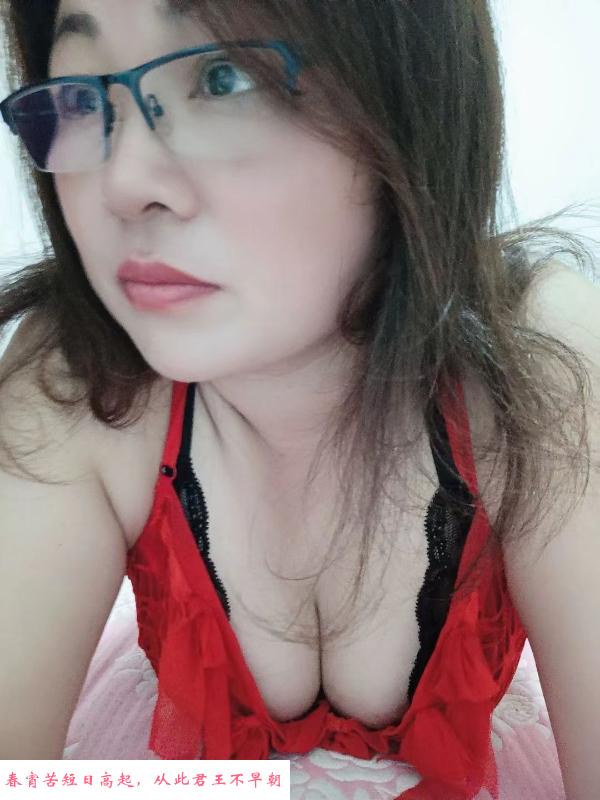 越秀大奶口活少妇 第3张
