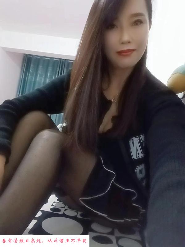轻熟御姐风情小少妇 第4张