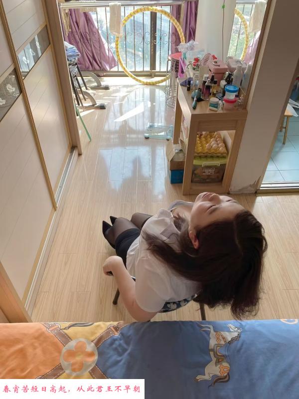 三通少妇 第2张