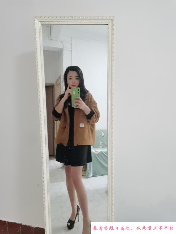 小草美女 第2张
