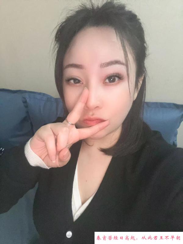 一字马巨乳老师 第3张