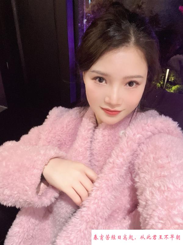 眼镜骚少妇 第2张