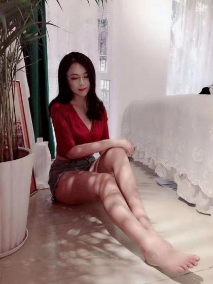 罗湖区大长腿小姐姐服务型妹子 第3张