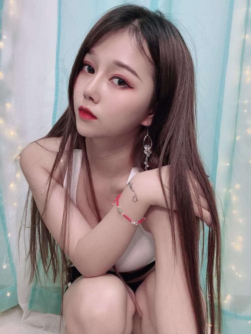 新鲜下水的小妹 第2张