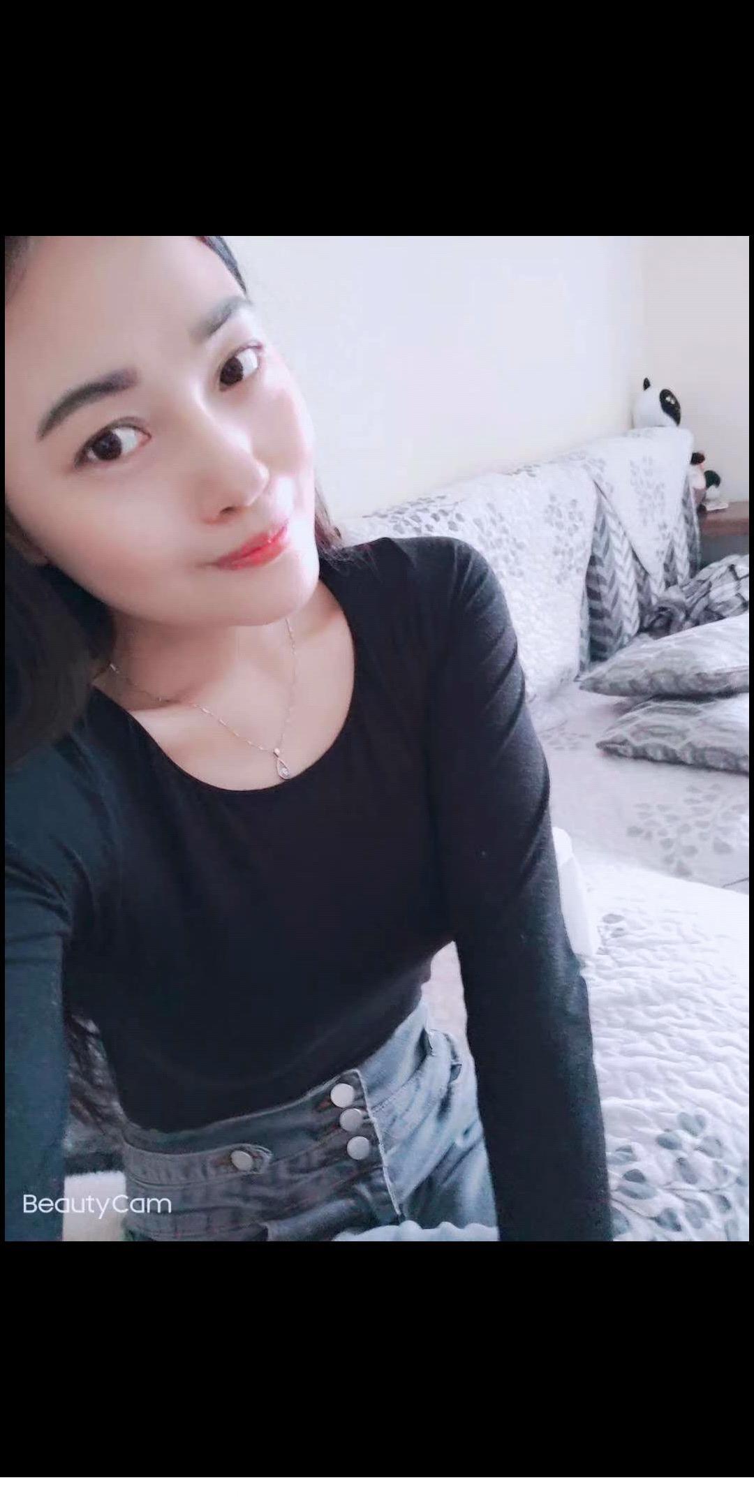身材苗条的年轻妹子 第2张