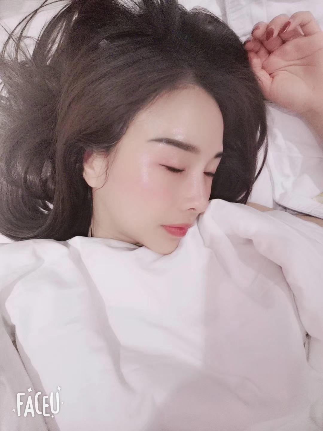 疫情探险!颜控兄弟们可以搞快试一试.美瞳 第1张