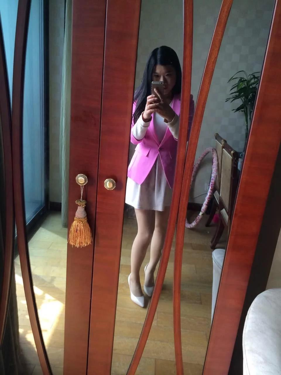 成都文殊院附近长腿妹子 第1张