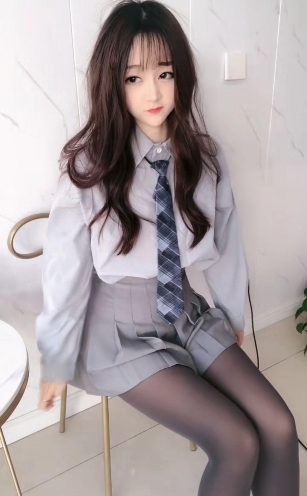 南京真实98年清纯小妹子下面紧致干净 第1张