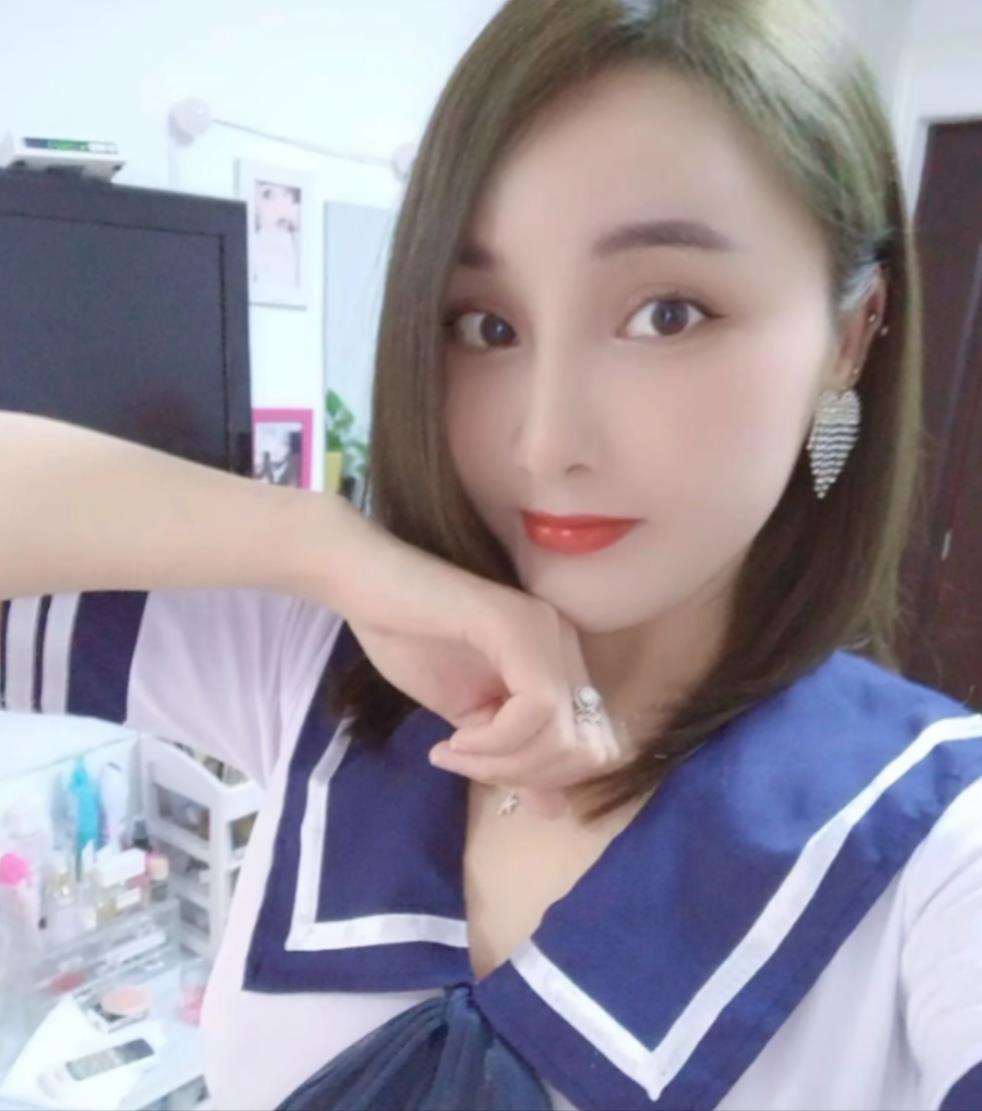 身材不错，皮肤白嫩 第1张