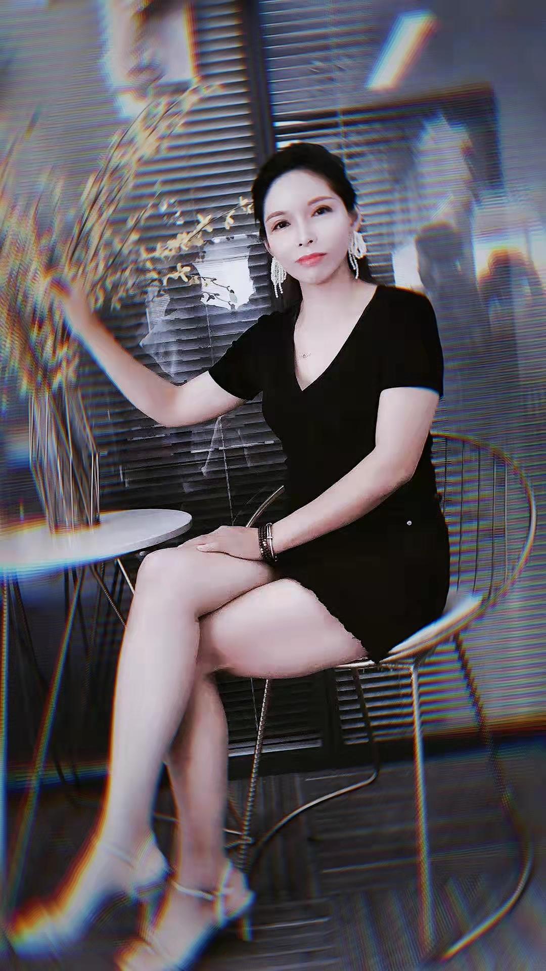 足够浪的骚女 第2张