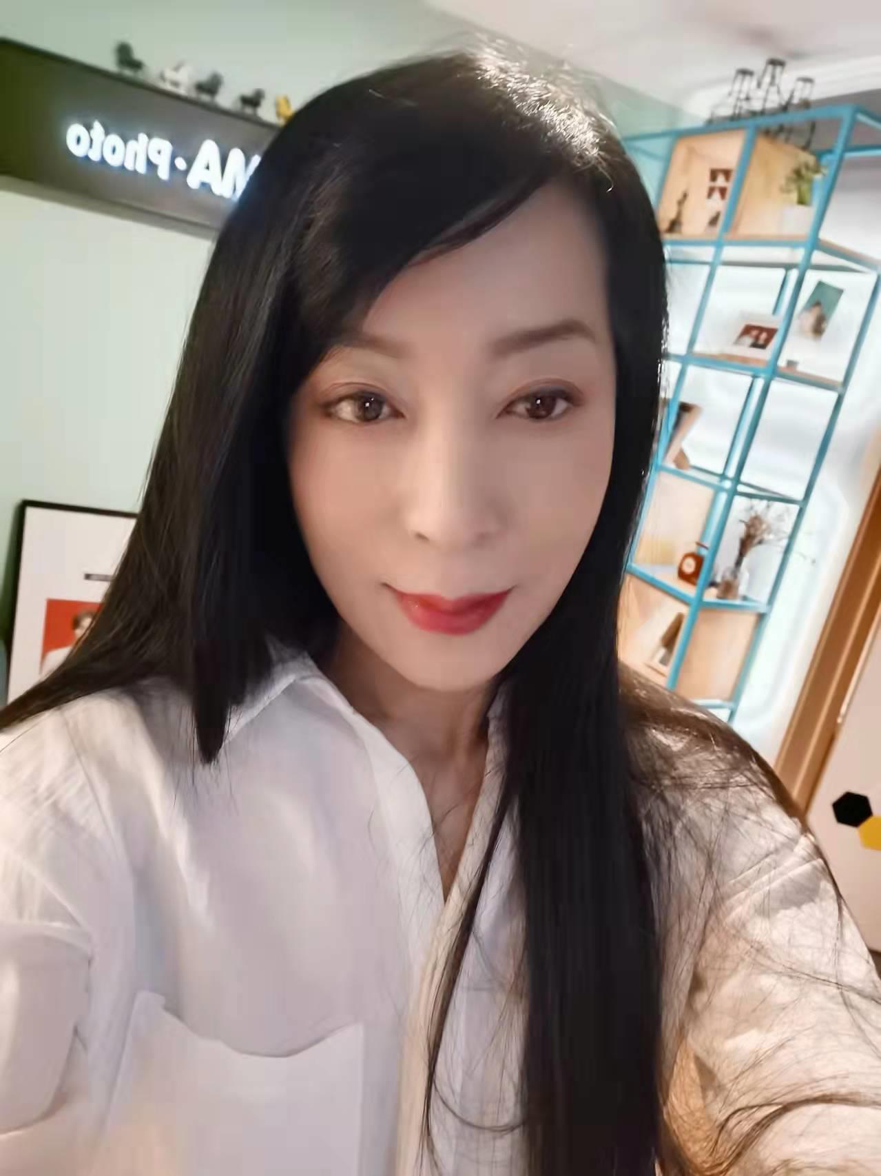 双井美丽少妇 第1张