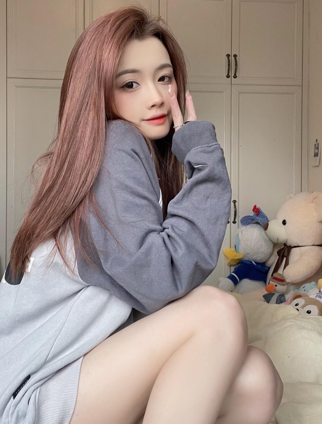 碑林区98年颜值不错的妹子 第2张