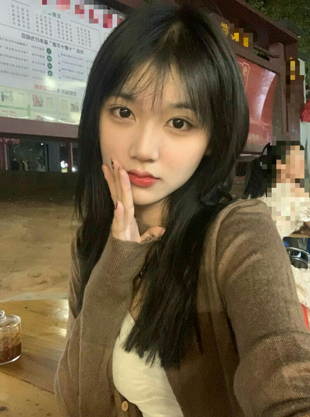 年龄不大，比较羞涩的小妹 第1张