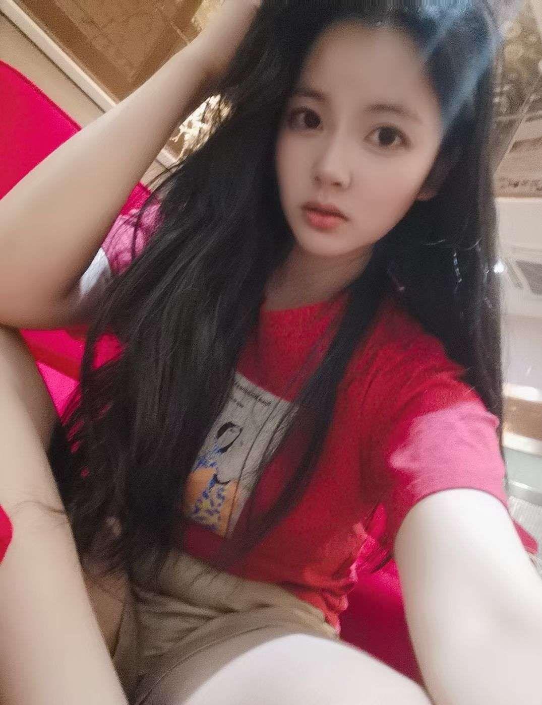 鼓楼勾搭的前台骚妹子，淫水都流到我腿上来了 第1张