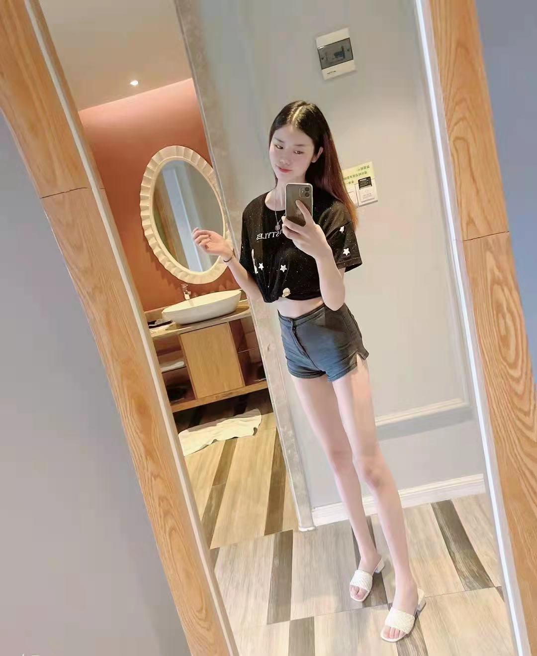 年前最后一炮私约清纯高挑老友，腿都干软了 第2张