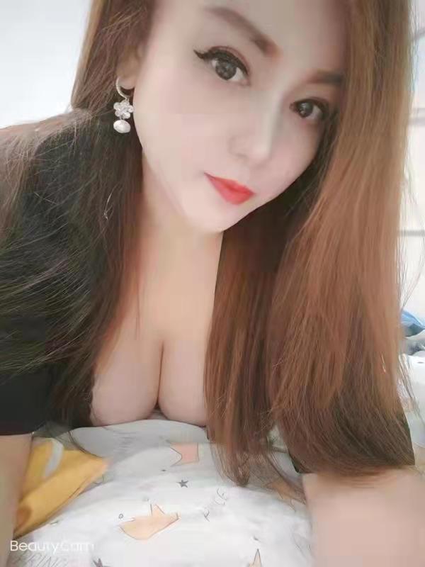 妩媚型纯骚货，300的大奶妹 第2张